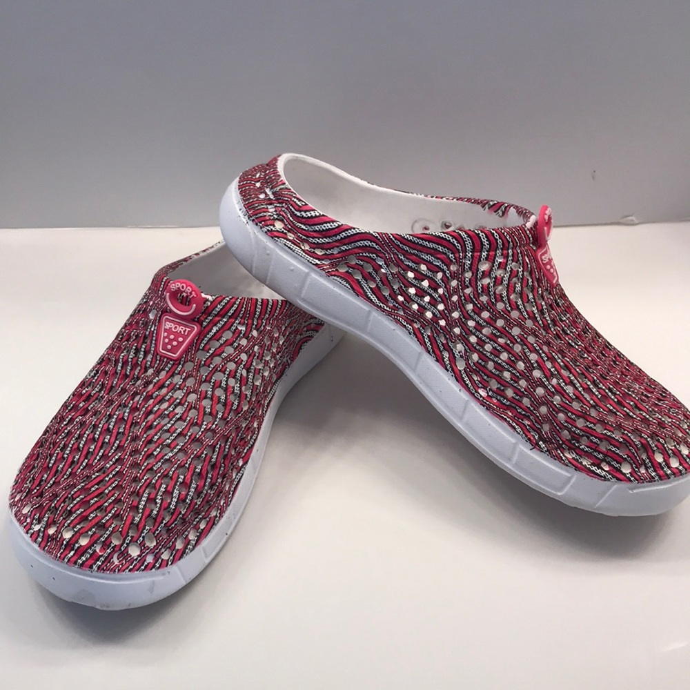 Waterproof slip on clogs
